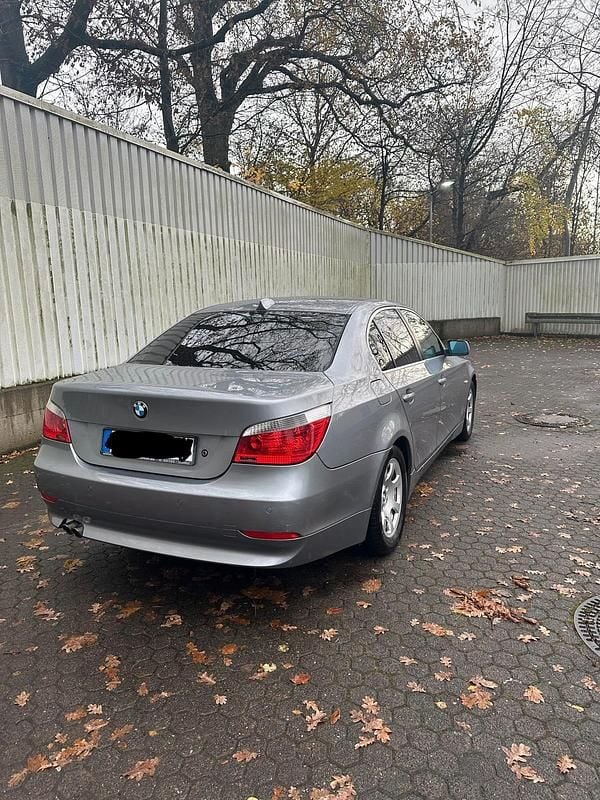 Gebraucht BMW 520 170 PS (125 kW) 2003 Silber Limousine