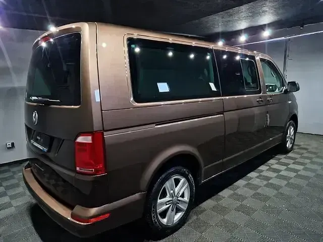 Używany VW Multivan 143 KM (105 kW) 2018 Brązowy Minivan