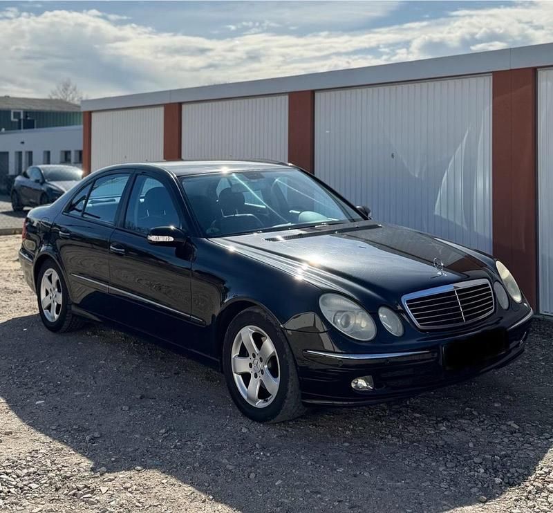 Gebraucht Mercedes E220 Avantgarde 150 PS (110 kW) 2004 Schwarz Limousine