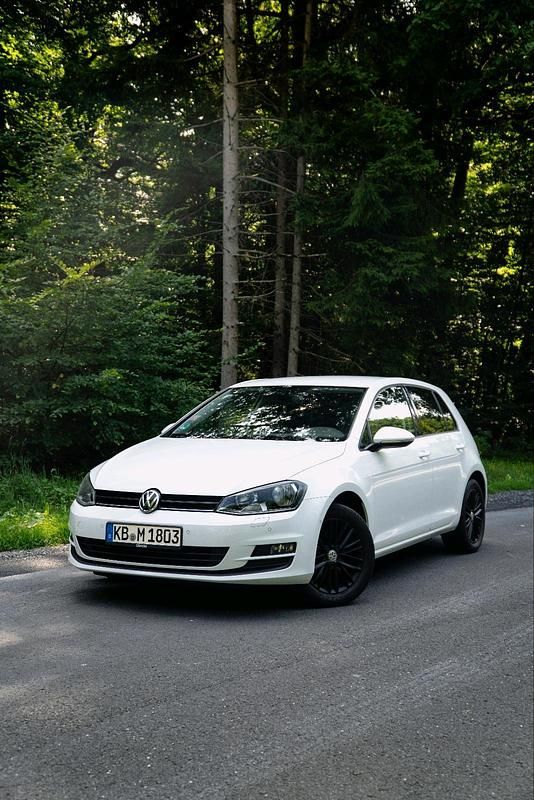 Weiß Gebraucht 2014 VW Golf VII Edition Limousine | 9.500 € (Teuer) - Bild 1/4