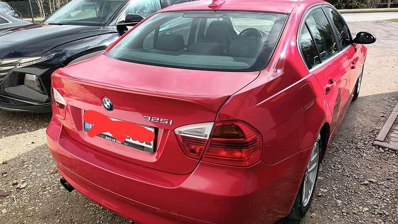 Gebraucht BMW 325 218 PS (160 kW) 2005 Rot Limousine
