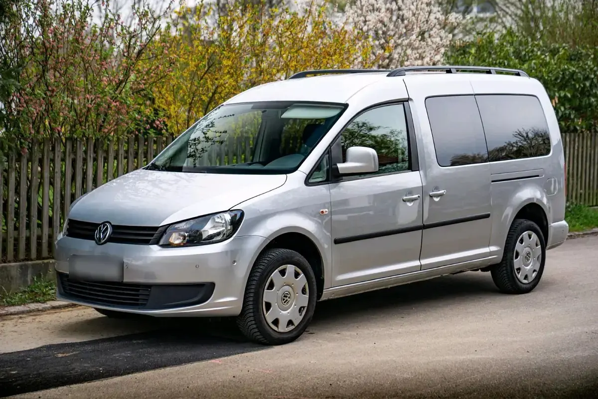 Second-hand VW Caddy Maxi 105 CP (77 kW) 2014 Argintiu Monovolum