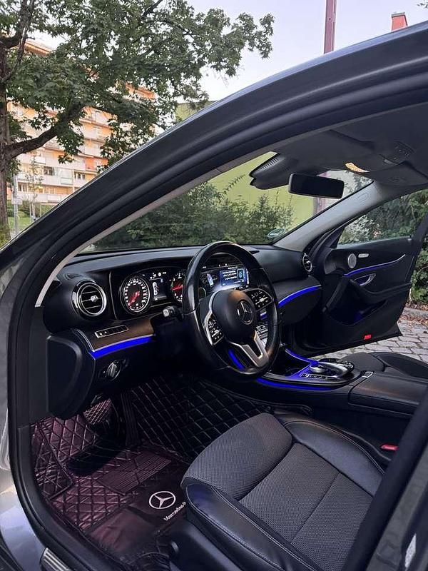 Gebraucht Mercedes E220 194 PS (142 kW) 2018 Grau Limousine