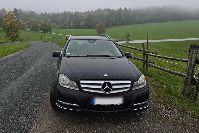 Schwarz Gebraucht 2011 Mercedes C220 Avantgarde Limousine | 8.300 € (Fairer Preis) - Bild 1/4