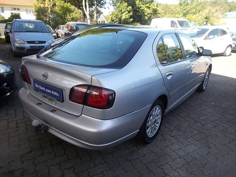 Gebraucht Nissan Primera Visia 116 PS (85 kW) 2002 Silber Limousine