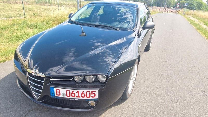 Schwarz Gebraucht 2010 Alfa Romeo 159 Kombi | 6.000 € (Teuer) - Bild 1/4