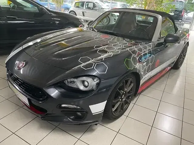 Gebraucht Fiat 124 Spider Lusso 140 PS (102 kW) 2019 Meteor grey Cabrio