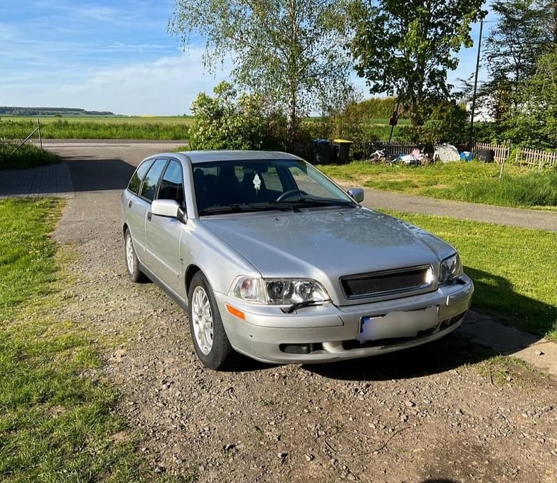 Gebraucht 2003 Volvo V40 Kombi | 900 € (Fairer Preis) - Bild 1/4