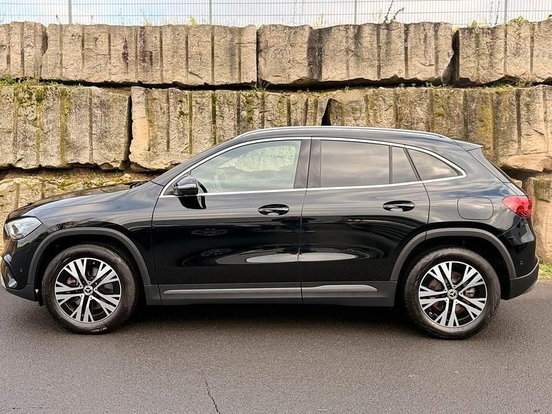 Gebraucht Mercedes GLA220 Progressive 190 PS (139 kW) 2024 Lack kosmosschwarz SUV