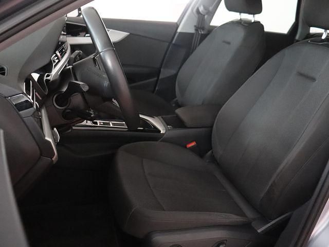 Gebraucht Audi A4 Design 150 PS (110 kW) 2021 Florettsilber metallic (metallic) Kombi