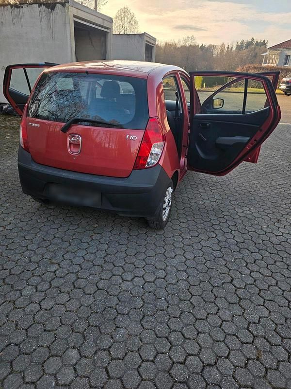 Gebraucht Hyundai i10 70 PS (51 kW) 2010 Rot Kleinwagen