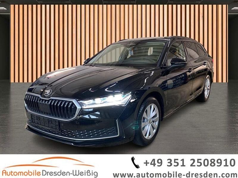 Schwarz black magic perleffekt (metallic) Gebraucht 2024 Skoda Superb Selection Kombi | 31.980 € (Fairer Preis) - Bild 1/4