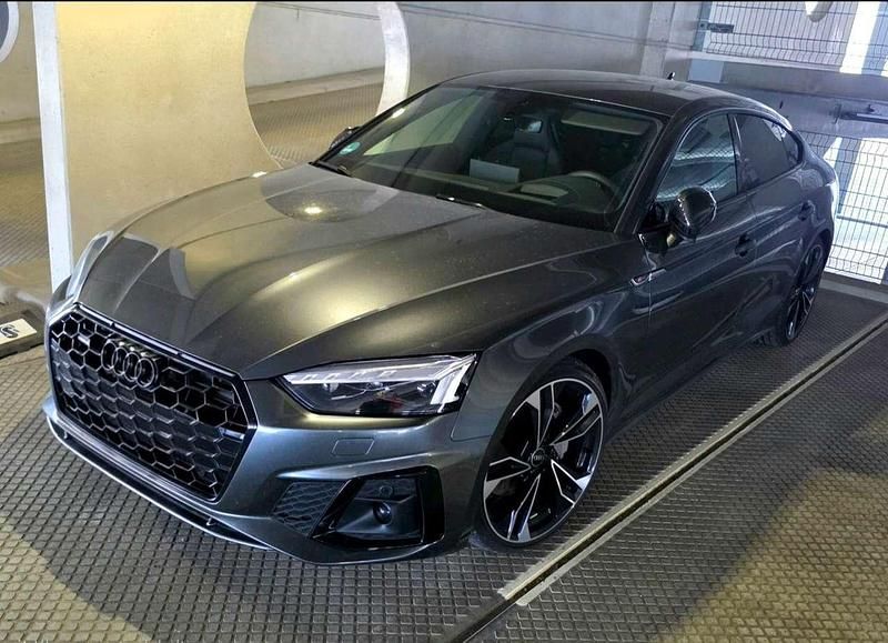 Grau Gebraucht 2024 Audi A5 Sportback S-Line Kleinwagen | 54.999 € - Bild 1/4