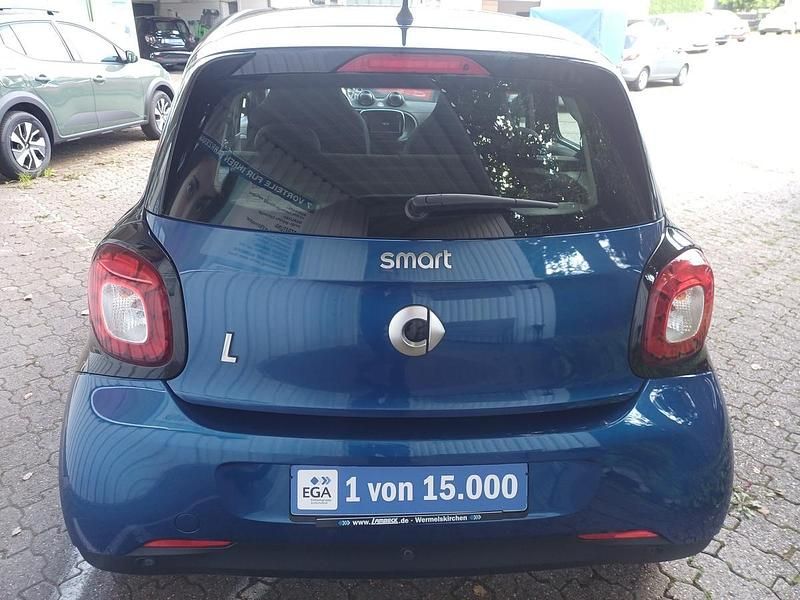 Gebraucht Smart ForFour Passion 71 PS (52 kW) 2018 Blau metallic Kleinwagen