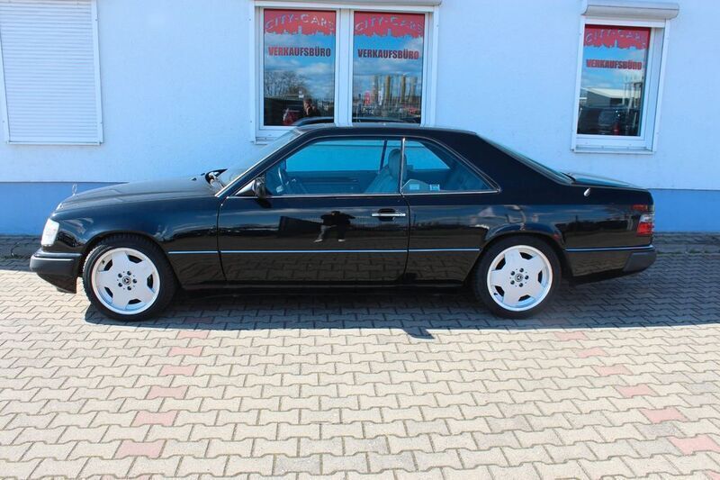 Gebraucht Mercedes E300 179 PS (131 kW) 1991 Schwarz Coupé
