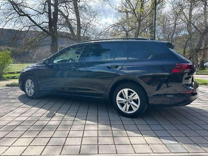 Second-hand VW Golf VIII Life 116 CP (85 kW) 2023 Negru Break