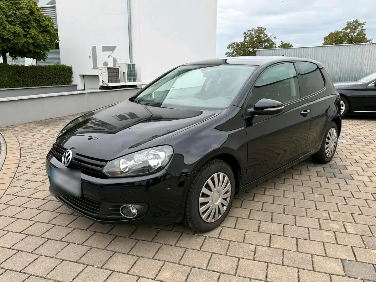 Gebraucht VW Golf VI 105 PS (77 kW) 2010 Schwarz Kleinwagen