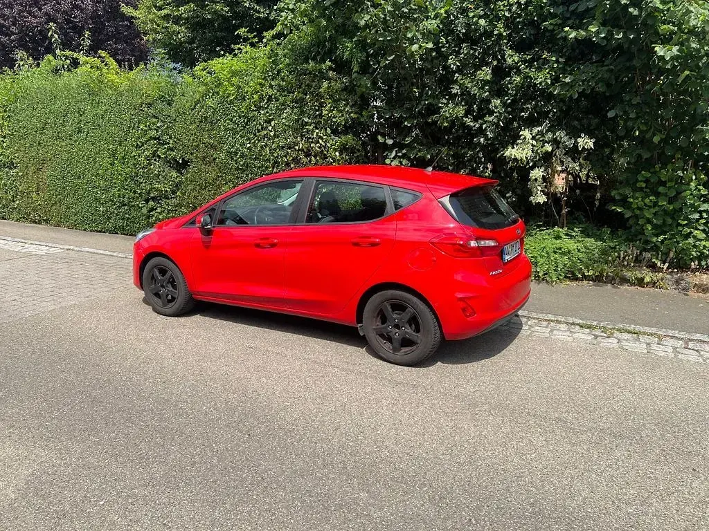 Gebraucht Ford Fiesta Cool & Connect 71 PS (52 kW) 2018 Rot Kleinwagen