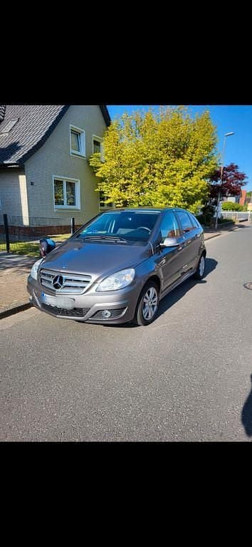 Gebraucht Mercedes B180 116 PS (85 kW) 2009 Grau Van / Kleinbus