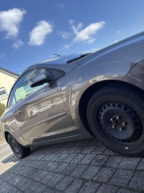 Gebraucht Ford Focus Cabriolet Titanium 136 PS (100 kW) 2008 Braun Cabrio