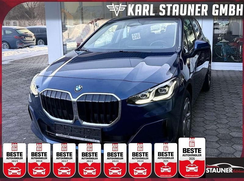 Phytonicblau metallic Gebraucht 2024 BMW 218 Van / Kleinbus | 27.480 € (Guter Preis) - Bild 1/2