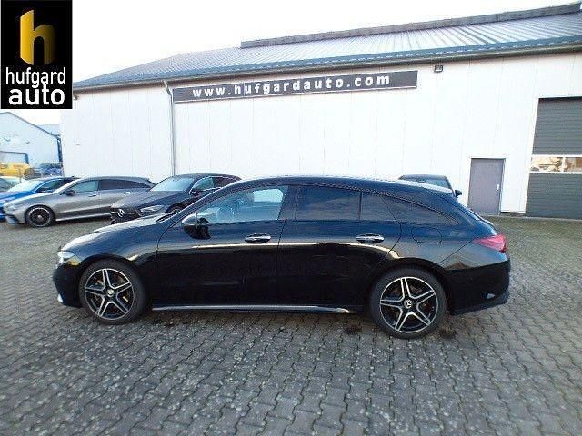 Schwarz Gebraucht 2023 Mercedes CLA200 Shooting Brake AMG Kombi | 31.670 € (Fairer Preis) - Bild 1/4