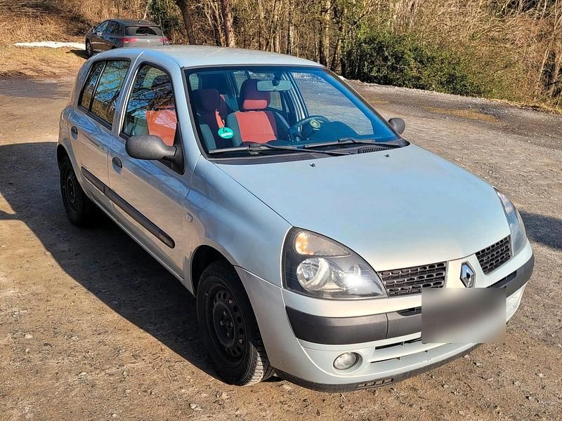 Gebraucht Renault Clio II 58 PS (42 kW) 2004 Silber Kleinwagen