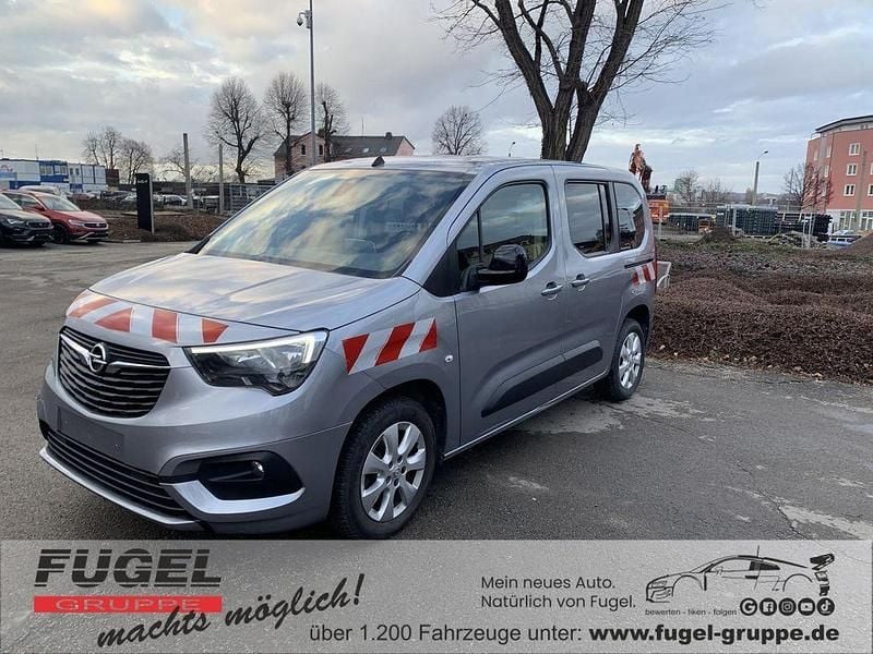 Gebraucht Opel Combo Life Elegance 131 PS (96 kW) 2022 Kontrast grau/quarz silber Van / Kleinbus
