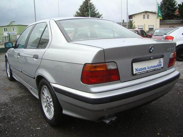 Gebraucht BMW 325 193 PS (141 kW) 1991 Silber metallic Limousine