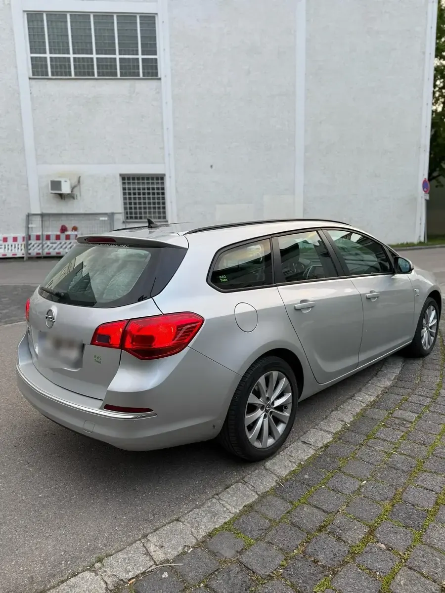 Gebraucht Opel Astra 140 PS (102 kW) 2013 Silber Kombi