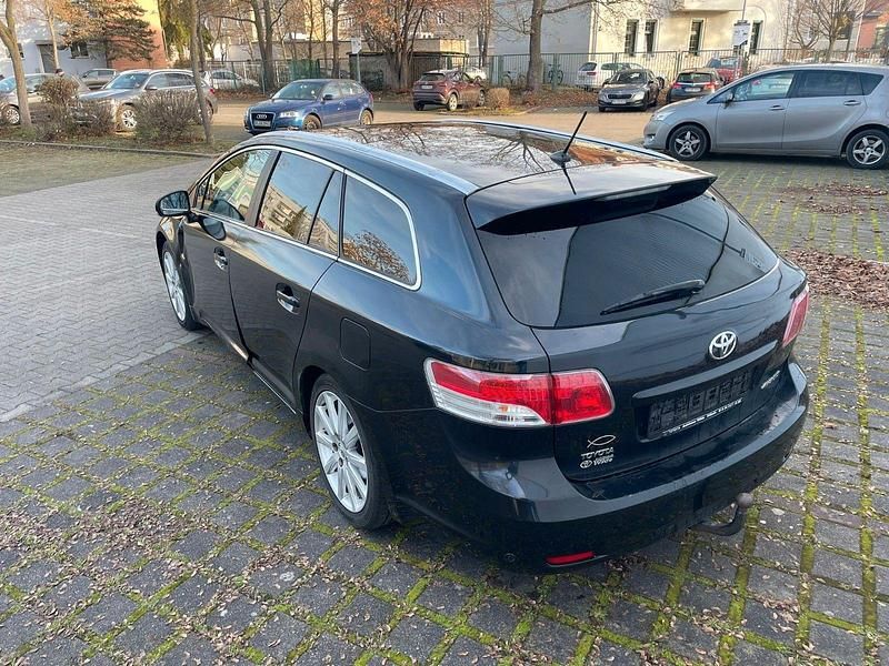 Gebraucht Toyota Avensis Executive 152 PS (111 kW) 2011 Schwarz Kombi
