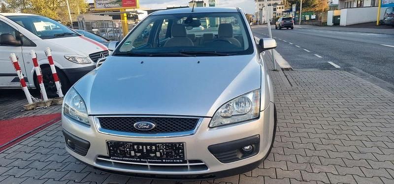 Gebraucht Ford Focus Ghia 101 PS (74 kW) 2007 Silber Limousine