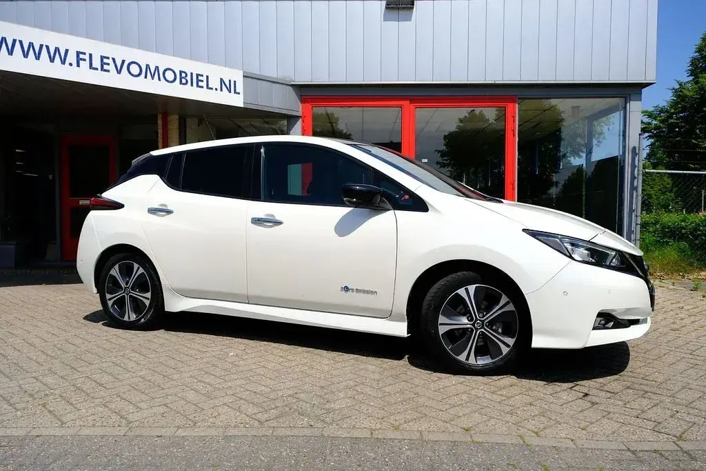 Gebraucht Nissan Leaf Tekna 110 kW (150 PS) 2019 Weiß Kleinwagen