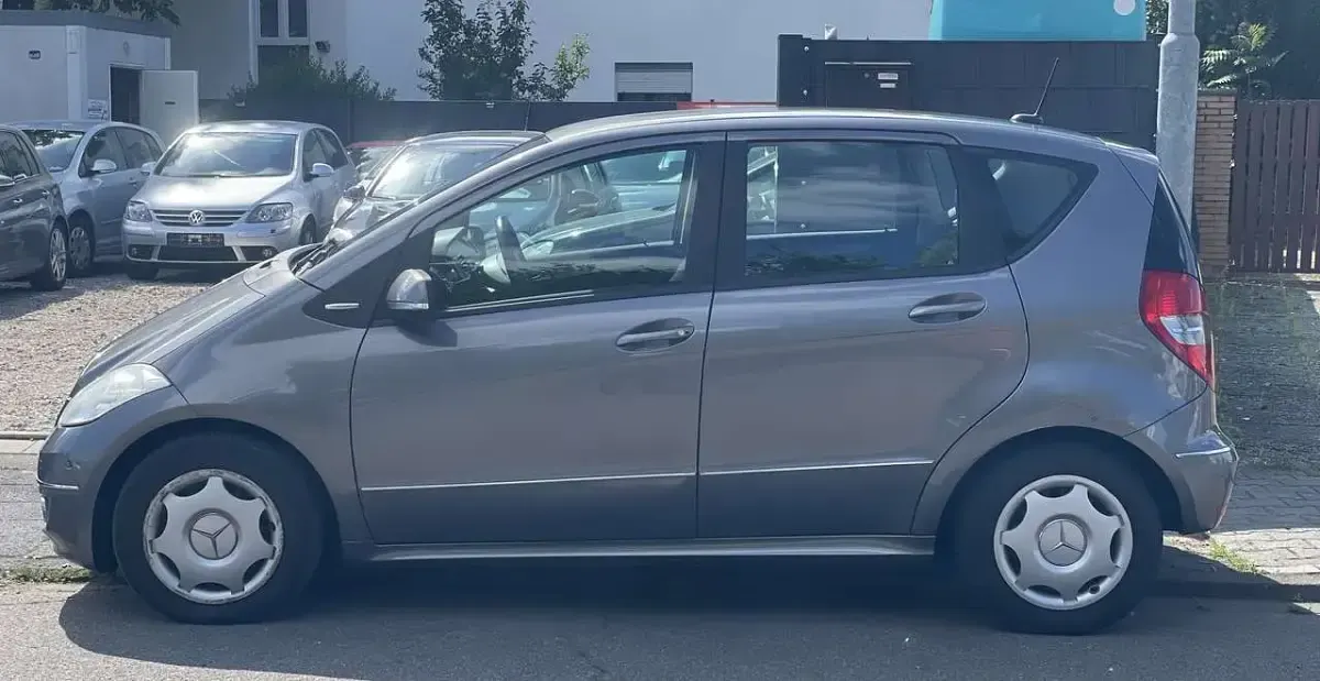 Gebraucht Mercedes A160 95 PS (69 kW) 2009 Mountaingrau  met. Kleinwagen