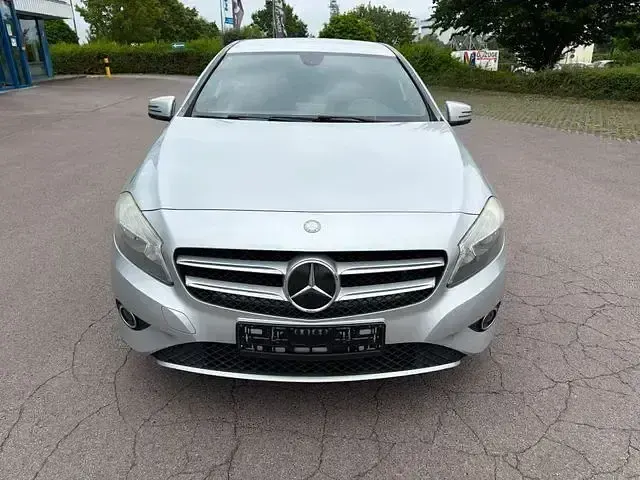 Gebraucht Mercedes A180 Style 122 PS (89 kW) 2013 Silber Kleinwagen