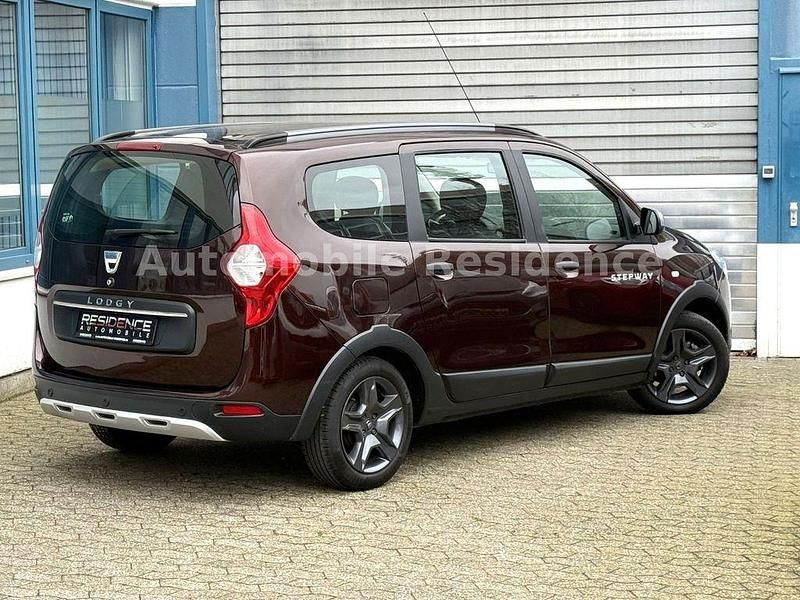 Gebraucht Dacia Lodgy Stepway 116 PS (85 kW) 2018 Braun Van / Kleinbus