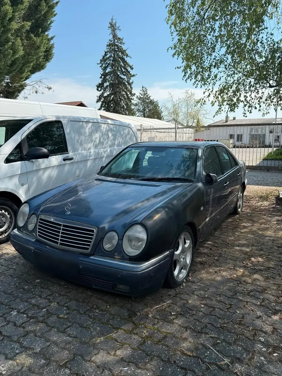 Gebraucht Mercedes E430 279 PS (205 kW) 1998 Blau Limousine