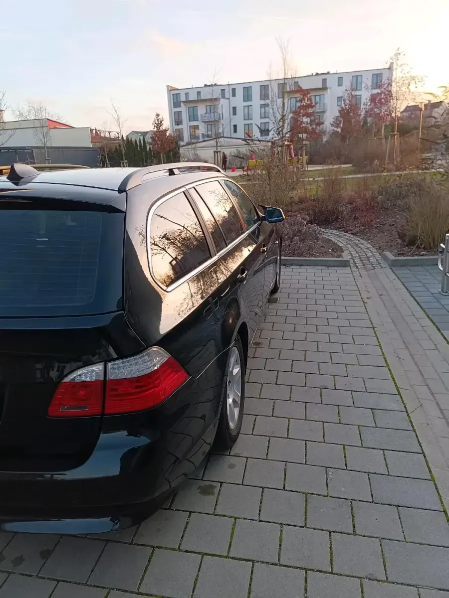 Gebraucht BMW 520 163 PS (119 kW) 2010 Schwarz Kombi
