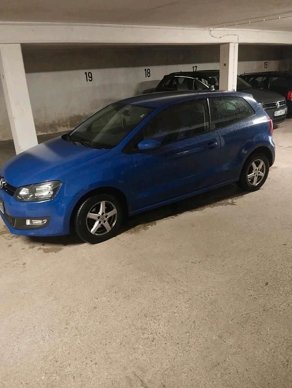 Blau Gebraucht 2013 VW Polo Kleinwagen | 3.150 € (Fairer Preis) - Bild 1/4