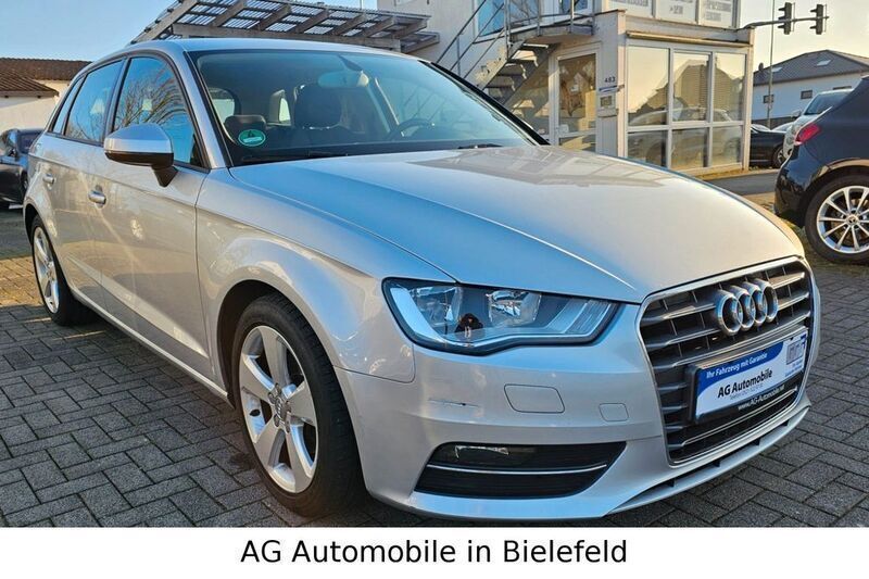 Silber Gebraucht 2014 Audi A3 Sportback Ambition Limousine | 7.999 € (Fairer Preis) - Bild 1/4