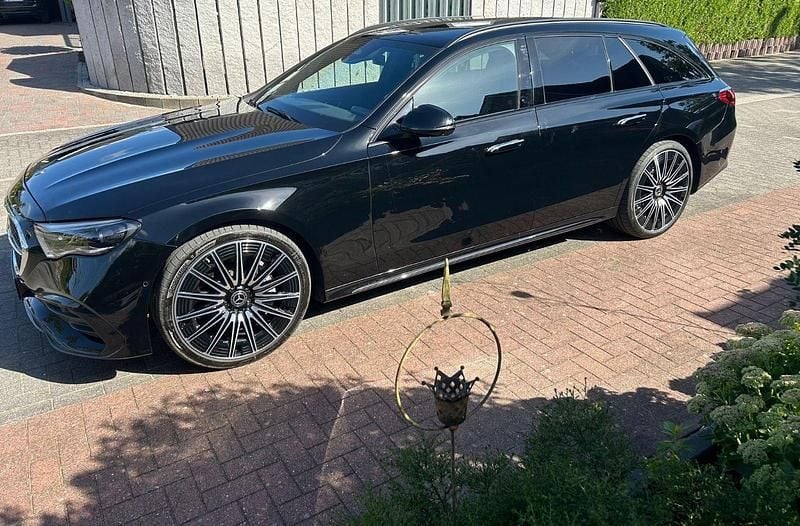 Schwarz Gebraucht 2025 Mercedes E450 Kombi | 83.449 € (Superpreis) - Bild 1/4