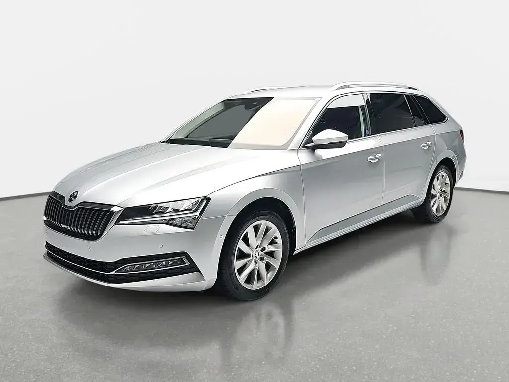 Gebraucht Skoda Superb Style 150 PS (110 kW) 2024 Silber Kombi