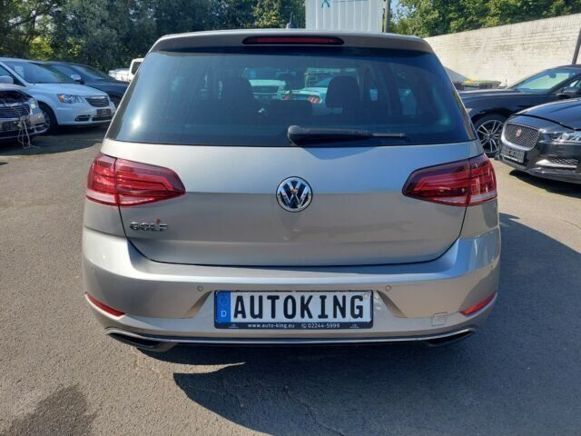 Gebraucht VW Golf VII Comfortline 125 PS (91 kW) 2018 Silber metallic Kleinwagen