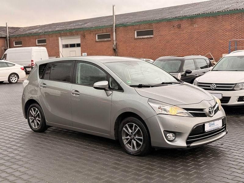 Gebraucht Toyota Verso Life 147 PS (108 kW) 2013 Grau Van / Kleinbus