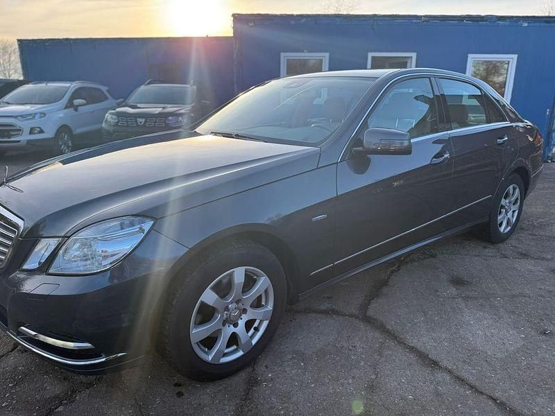 Gebraucht Mercedes E220 Elegance 171 PS (125 kW) 2011 Grau Limousine
