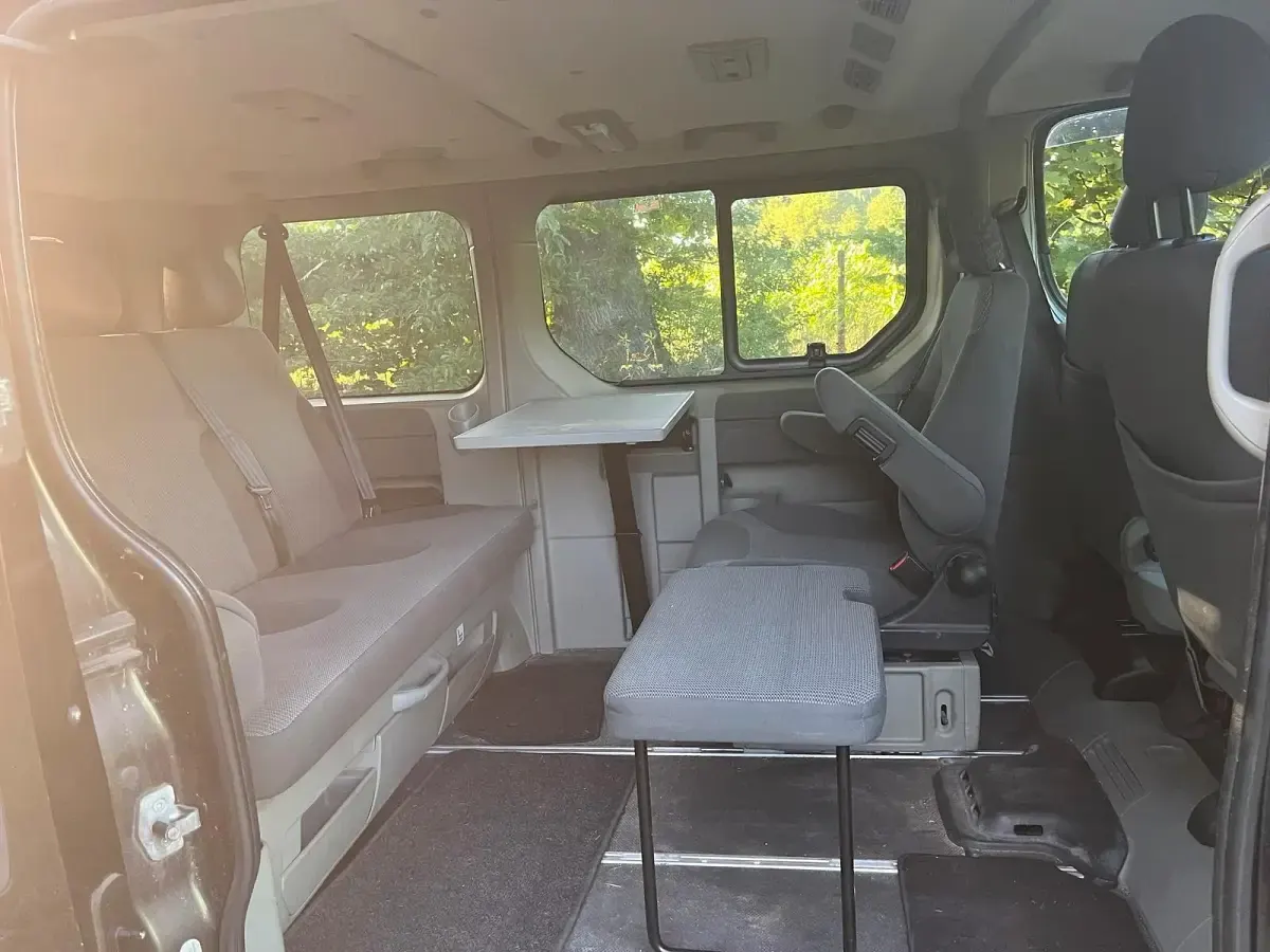 Gebraucht Opel Vivaro 145 PS (106 kW) 2011 Schwarz Van / Kleinbus
