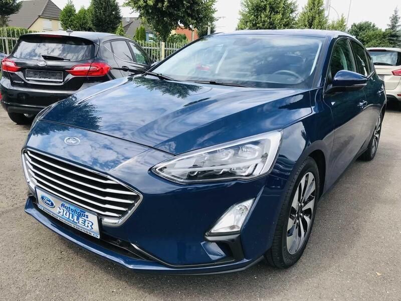 Blau (blazerblau) Gebraucht 2019 Ford Focus Cool & Connect Limousine | 14.390 € (Etwas zu teuer) - Bild 1/4