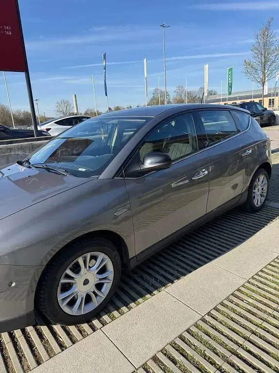 Gebraucht Lancia Delta 165 PS (121 kW) 2010 Grau Kleinwagen