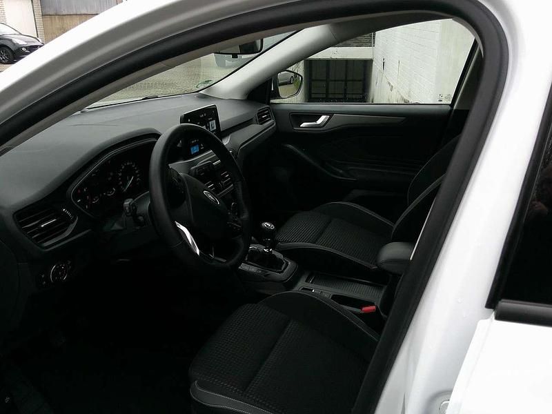 Second-hand Ford Focus 101 CP (74 kW) 2022 Alb Hatchback