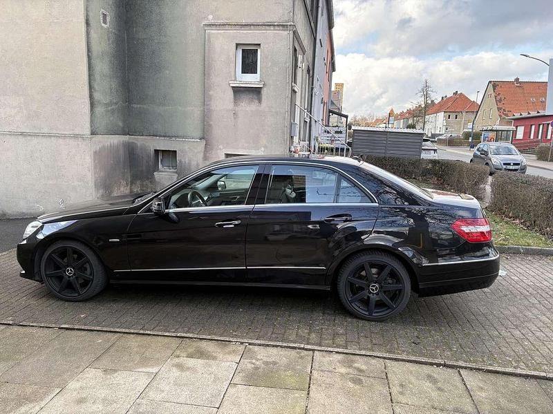 Gebraucht Mercedes E200 Avantgarde 184 PS (135 kW) 2009 Schwarz Limousine